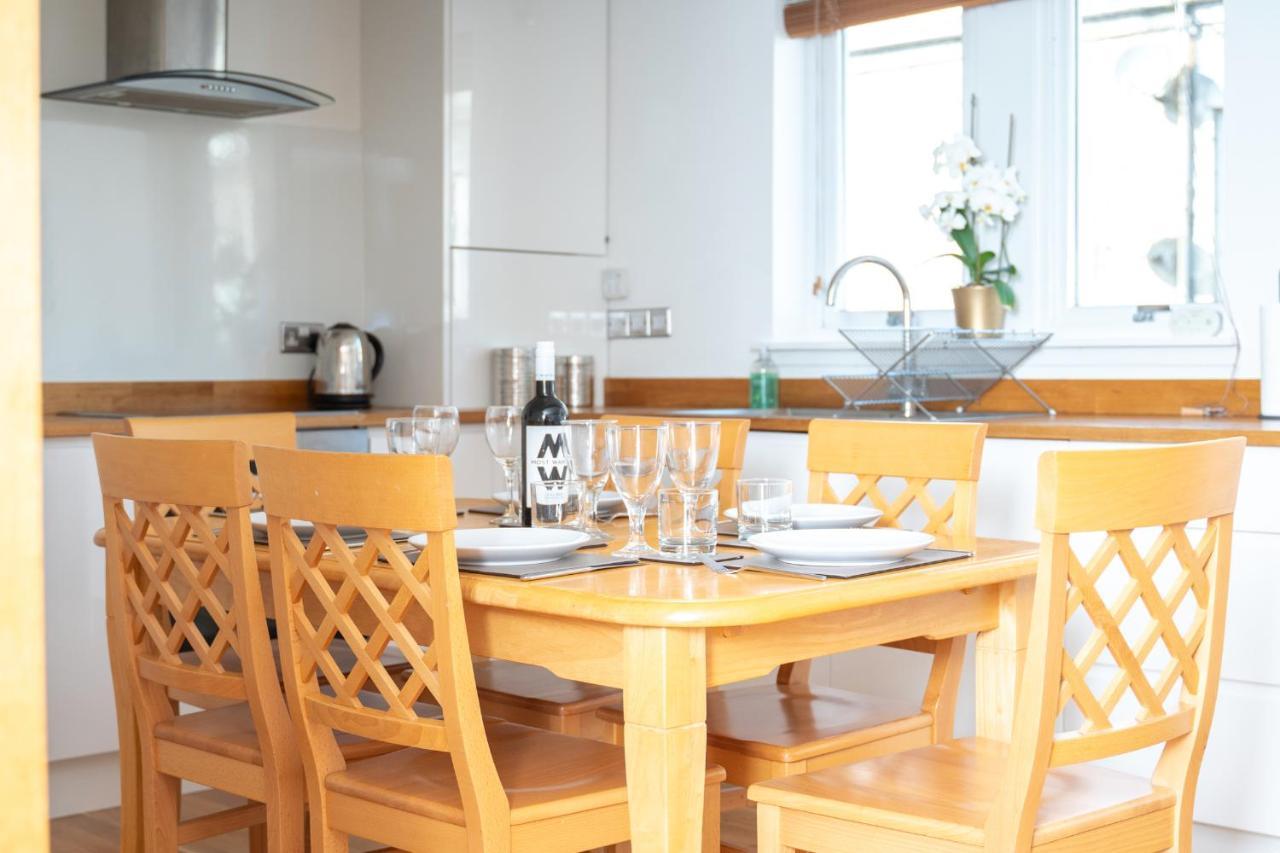 Dwellcome Home Ltd 2 King Beds West End Apt, Half Mile To Union Street Yet Quiet, Free Allocated Parking Space At Rear Entrance & Fast Wifi, Ideal For Long Term Contractor, Corporate, Etc Stays, Regular Housekeeping Option - See Our Site For Assuranc أبردين المظهر الخارجي الصورة