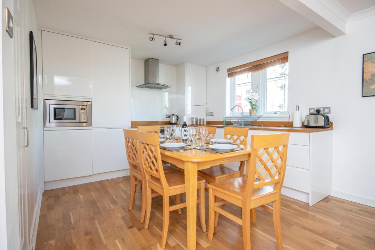 Dwellcome Home Ltd 2 King Beds West End Apt, Half Mile To Union Street Yet Quiet, Free Allocated Parking Space At Rear Entrance & Fast Wifi, Ideal For Long Term Contractor, Corporate, Etc Stays, Regular Housekeeping Option - See Our Site For Assuranc أبردين المظهر الخارجي الصورة