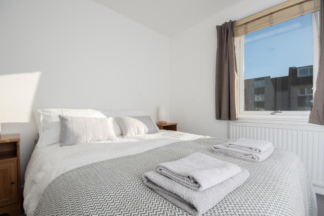 Dwellcome Home Ltd 2 King Beds West End Apt, Half Mile To Union Street Yet Quiet, Free Allocated Parking Space At Rear Entrance & Fast Wifi, Ideal For Long Term Contractor, Corporate, Etc Stays, Regular Housekeeping Option - See Our Site For Assuranc أبردين المظهر الخارجي الصورة