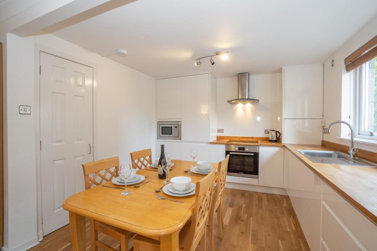 Dwellcome Home Ltd 2 King Beds West End Apt, Half Mile To Union Street Yet Quiet, Free Allocated Parking Space At Rear Entrance & Fast Wifi, Ideal For Long Term Contractor, Corporate, Etc Stays, Regular Housekeeping Option - See Our Site For Assuranc أبردين المظهر الخارجي الصورة