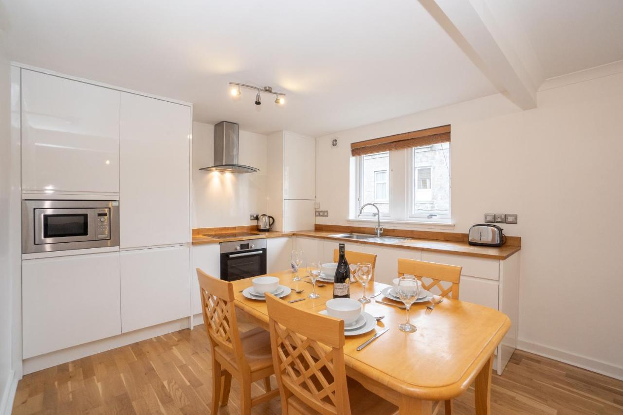 Dwellcome Home Ltd 2 King Beds West End Apt, Half Mile To Union Street Yet Quiet, Free Allocated Parking Space At Rear Entrance & Fast Wifi, Ideal For Long Term Contractor, Corporate, Etc Stays, Regular Housekeeping Option - See Our Site For Assuranc أبردين المظهر الخارجي الصورة